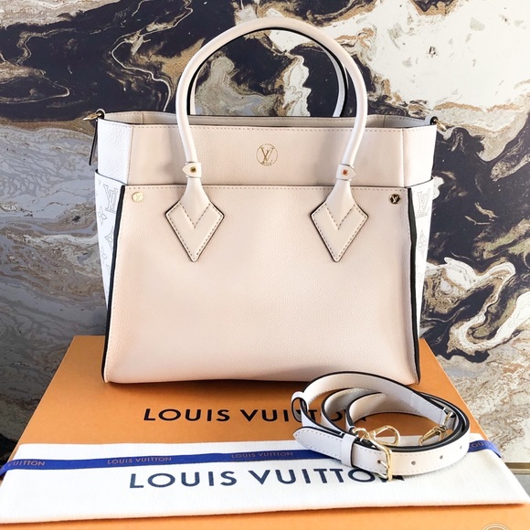In Stores! Louis Vuitton On My Side Greige Tote - Picture 5 of 15